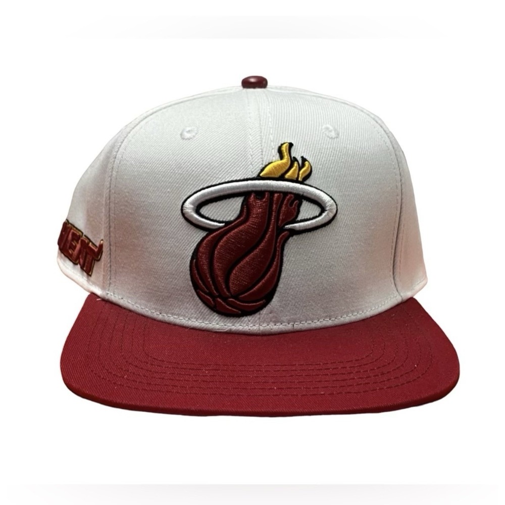 New NBA Miami Heat Pro Standard 2 Tone Snapback Hat Flat Brim Cap White/Red